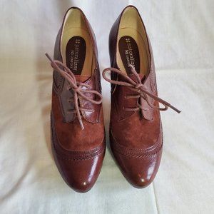 Suede and leather Oxford style heels